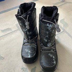 Lands’ End kids snow boot LIKE NEW CONDITION